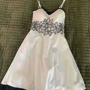 White with black detail A line removable strap dress